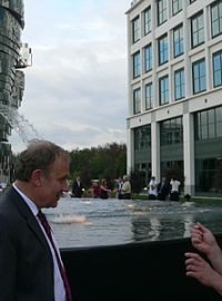 David Černý s velvyslancem Martinem Paloušem