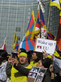Demonstranti požadují kvůli Tibetu razantnější postup vůči Číně