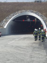 Cvičení záchranářů v klimkovickém tunelu