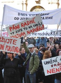 Demonstrace umělců před pražským magistrátem