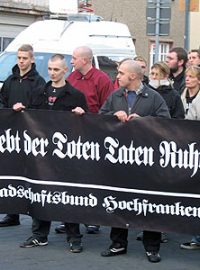 pochod neonacistů (ilustr. foto)