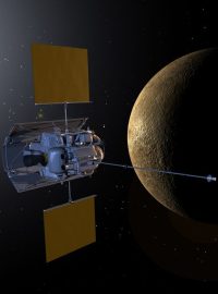Kresba sondy MESSENGER u planety Merkur