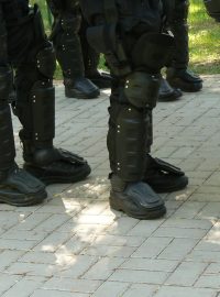 Policejní těžkooděnci