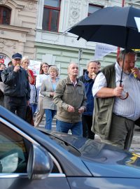 Do protestů se zapojili studenti i důchodci