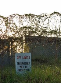 Ploty obehnaná základna Guantánamo