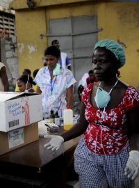 Lékaři bez hranic pokračují v poskytování zdravotnické pomoci obětem zemětřesení na Haiti ve svých zdravotnických zařízeních.