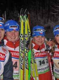 Česká biatlonová štafeta žen: zleva Zdeňka Vejnarová, Veronika Vítková, Magda Rezlerová, Gabriela Soukalová