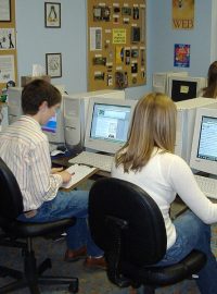 Výuka v počítačové učebně (ilustr. foto)