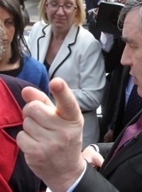 Gordon Brown a paní Gillian Duffyová - takhle vzniká aféra &#039;Bigotgate&#039;