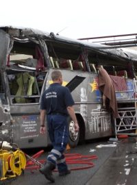 Polský autobus, ve kterém zahynulo nejméně 12 lidí..jpg
