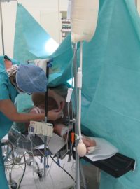 Příprava pacienta na operaci v nemocnici v Příbrami