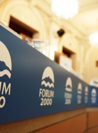 Forum 2000 - v modrobílých barvách