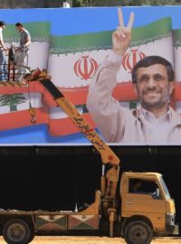 Město Bint Jbeil v jižním Libanonu dokončuje výzdobu k Ahmadínežádově návštěvě