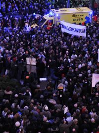 Demonstrace pod názvem -Takhle jsme nevolili! - na protest proti koalici ODS a ČSSD na pražské radnici.