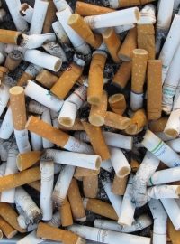 Cigarety. Kouření. Kuřáci. Kuřák.