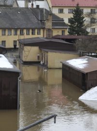 Řeka Mže ve Stříbře na Tachovsku dosáhla třetího povodňového stupně.