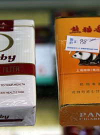 Oblíbené čínské cigarety se kouří i ve výtazích nebo restauracích