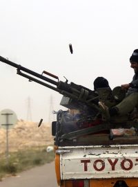 Libyjské vládní jednotky začaly bombardovat Benghází