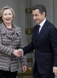Americká ministryně zahraničí Hillary Clintonová s francouzským prezidentem Nicolasem Sarkozym