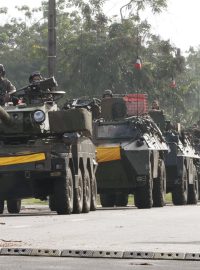 Pobřeží slonoviny - francouzští vojáci se připravují na vojenskou operaci
