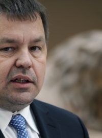 Šéf poslaneckého klubu ODS Petr Tluchoř obvinil ministra vnitra Radka Johna, že využívá svůj aparát ke sledování ústavních činitelů