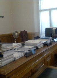 Spisy v soudní síni