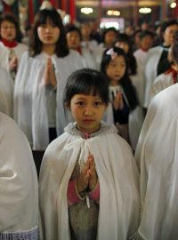 Čínští křesťané při velikonoční bohoslužbě (ilustrační foto)