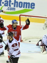 MS v ledním hokeji 2011, skupina D, Česko - Lotyšsko 30. dubna v Bratislavě. CZE Milan Michálek (uprostřed) slaví branku kterou Patrik Eliáš (není na snímku) srovnal na 22, zprava Edgars Masalskis, Kristaps Sotnieks a Oskars Cibulsk.jpg