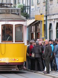 Lisabonské tramvaje využívají turisté i místní