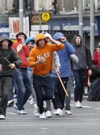 Irové protestují proti návštěvě Alžběty II. v Dublinu