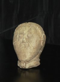 Originál 2000 let staré opukové hlavy Kelta