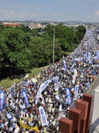 Demonstrace odborů proti vládním reformním záměrům