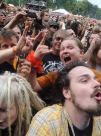 Příznivci Metalu na festivalu Sonisphere