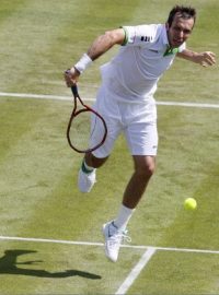 Radek Štěpánek bojoval, nakonec ale se Španělem Verdascem prohrál a ve Wimbledonu končí