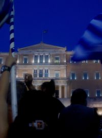 Řecko, parlament - vláda premiéra Jorgose Papandrea získala důvěru parlamentu.