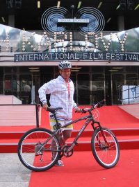 Při filmovém festivalu v Karlových Varech se lze pohybovat na kole