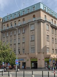 Dům na rohu Václavského náměstí a Opletalovy ulice v centru Prahy má nahradit novostavba