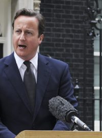 Britský premiér David Cameron oznamuje posílení policie v londýnských ulicích