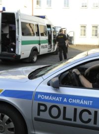 Policisté hlídkují v Rumburku, kde v posledních dnech došlo k několika střetům místních s nepřizpůsobivými občany