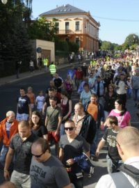 Ve Varnsdorfu se sešlo 2. září odpoledne asi 300 lidí na demonstraci proti nepřizpůsobivým obyvatelům.