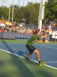 Vasek Pospisil na US Open, kde mimo jiné vyhrál nad Lukášem Rosolem