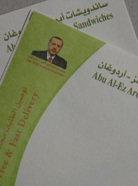 Turecký premiér se usmívá dokonce z palestinské účtenky
