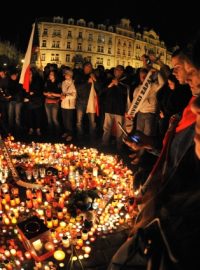 Pietní shromáždění k uctění památky hokejistů na Staroměstském náměstí v Praze