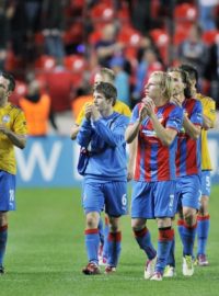 Hráči Viktorie Plzeň děkují fanouškům po zápase s BATE Borisov
