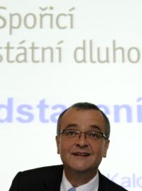 Ministr financí Miroslav Kalousek představuje státní dluhopisy