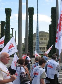 Protest probíhal kolem Haly Století, kde se konala schůzka ministrů financí Unie