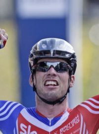Britský cyklista Mark Cavendish slaví titul mistra světa v závodě s hromadným startem