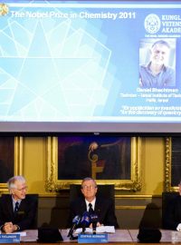 Členové Švédské královské akademie věd vyhlašují laureáta Nobelovy ceny za chemii , získal ji izraelský vědec Daniel Shechtman