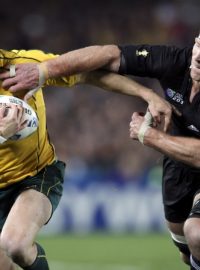 Australan Adam Ashley-Cooper (ve žlutém) zatím na MS odehrál všech šest zápasů