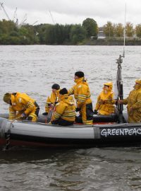 Pro své přímé kampaně využívá Greenpeace i nafukovací čluny